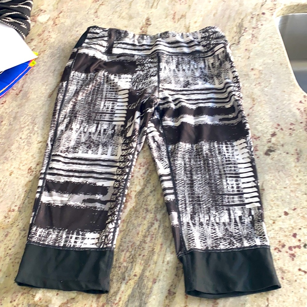 Workout pants with a back pocket.